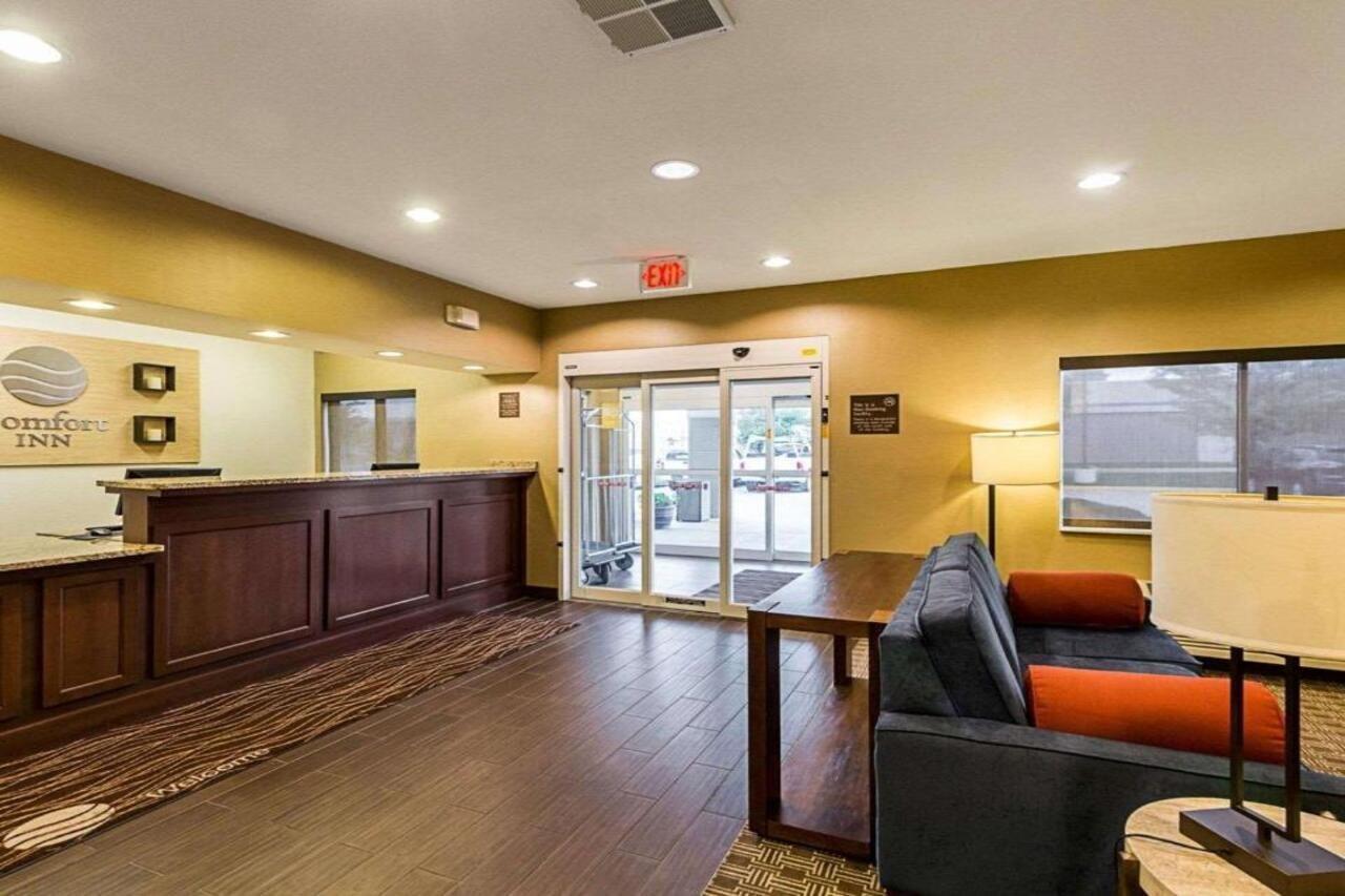 Comfort Inn East Wichita Exterior photo