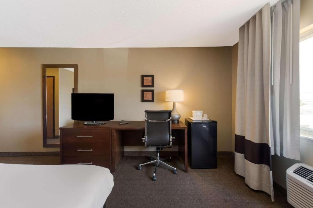 Comfort Inn East Wichita Exterior photo